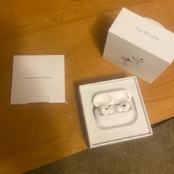 AirPods 2nd Gen with Charging Case – Great Condition