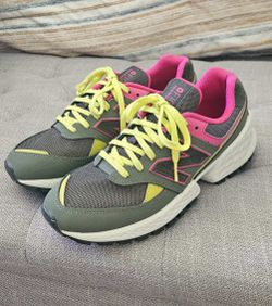 Figs New Balance 574 M8