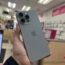 iPhone 15 Pro Max 256GB UNLOCKED 