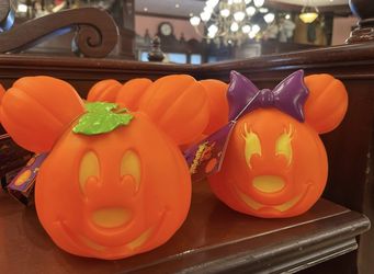 NEW 2024 Mickey & Minnie Mouse Light Up Mini Halloween Time Pumpkin set
