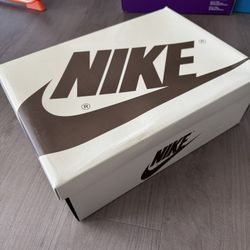 10.5 Travis scott Jordan 1 low Reverse Mocha Full Box