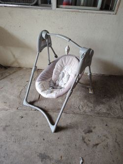 Graco Slim Spaces Compact Baby Swing