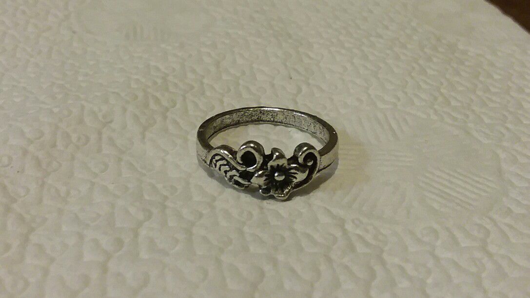 Vintage Sterling Silver Flower Ring.