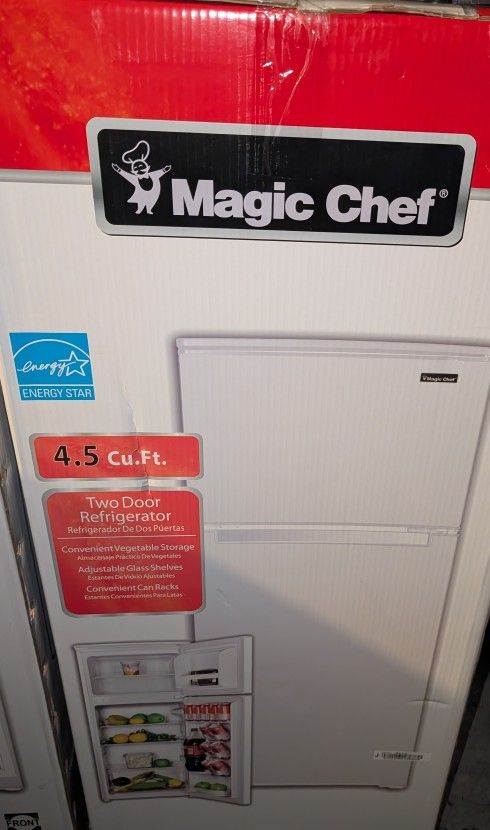 Magic Chef 4.5 cu.Ft. 2 Door Mini Fridge With Freezer New
