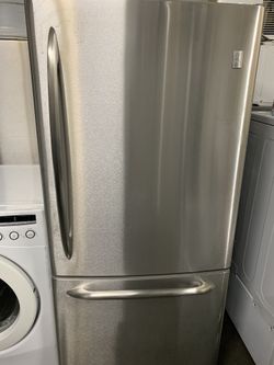 Nevera GE profile 30” freezer abajo