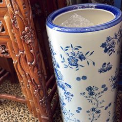 1 Beautiful Blue, White & Yellow Vintage Umbrella Or Cane Stand.  Works With Antiques, Asian Chinese Chinoiserie.  Can Also Be A Large Statement Vase!