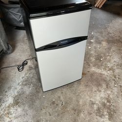Dorm Fridge 