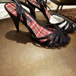New womans size 9 Chinese laundry slingback black heels
AVAILABLE IN SIZE 8 ALSO

