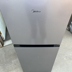 Mini Fridge Midea