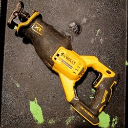 Dewalt XR Sawsall With 12 Ah Flex Volt And Charger 