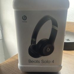 BEATS SOLO 4 -Never Used ! 