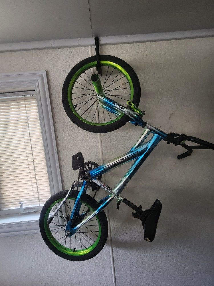 Genesis Glitch BMX Bike