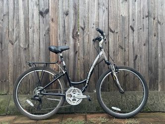 Trek Navigator 100 Comfort Hybrid Bike - Step-Through / 14" Frame / 21-Speed