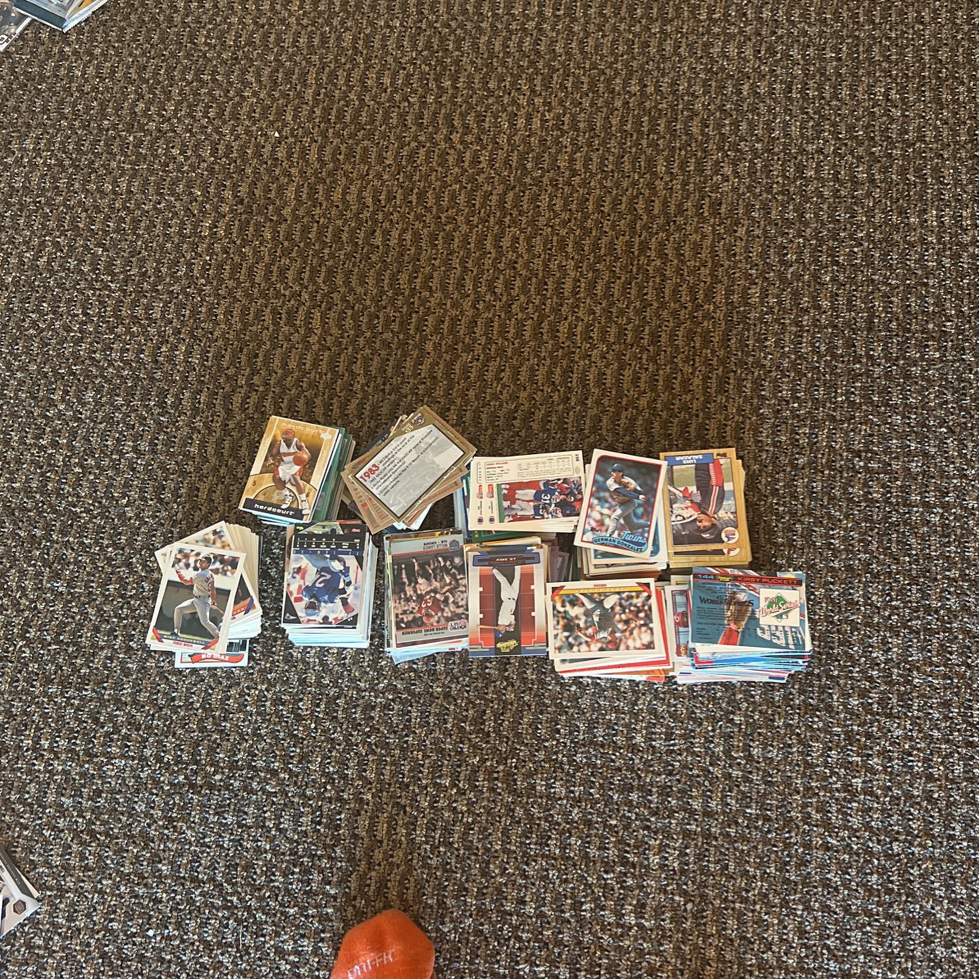 1300 Sports Cards In Good condition