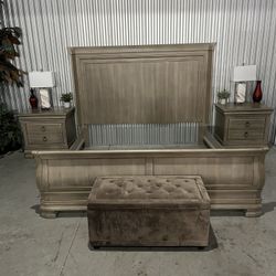 King size bedroom set in great condition