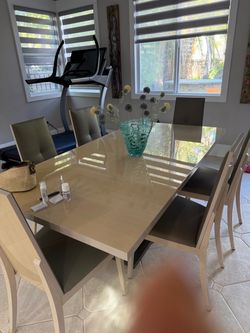 Dinning table and 6 chairs