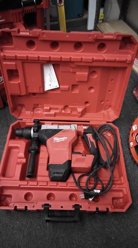 MILWAUKEE 1 - 3/4" ROTARY HAMMER