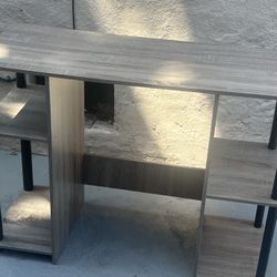 Counpiuter Desk
