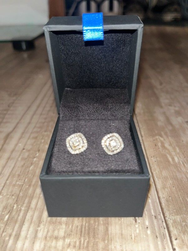 1/2 CT. White Diamond 10K White Gold 9.3mm Cushion Stud Earrings