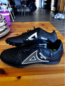 Men’s Soccer Turf Shoes 9.5