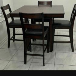 High Table W/4 Bar Stools 