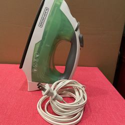 Black + Decker Iron W/steam Function 