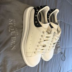 Alexander Mcqueens Oversized Sneakers 