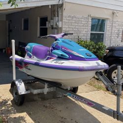 1995 Yamaha 1100 triple seater has reverse.