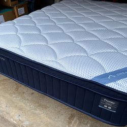 Queen DreamCloud Premier Mattress, excellent condition 
