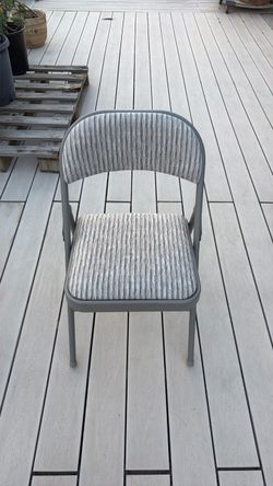 Foldable chairs