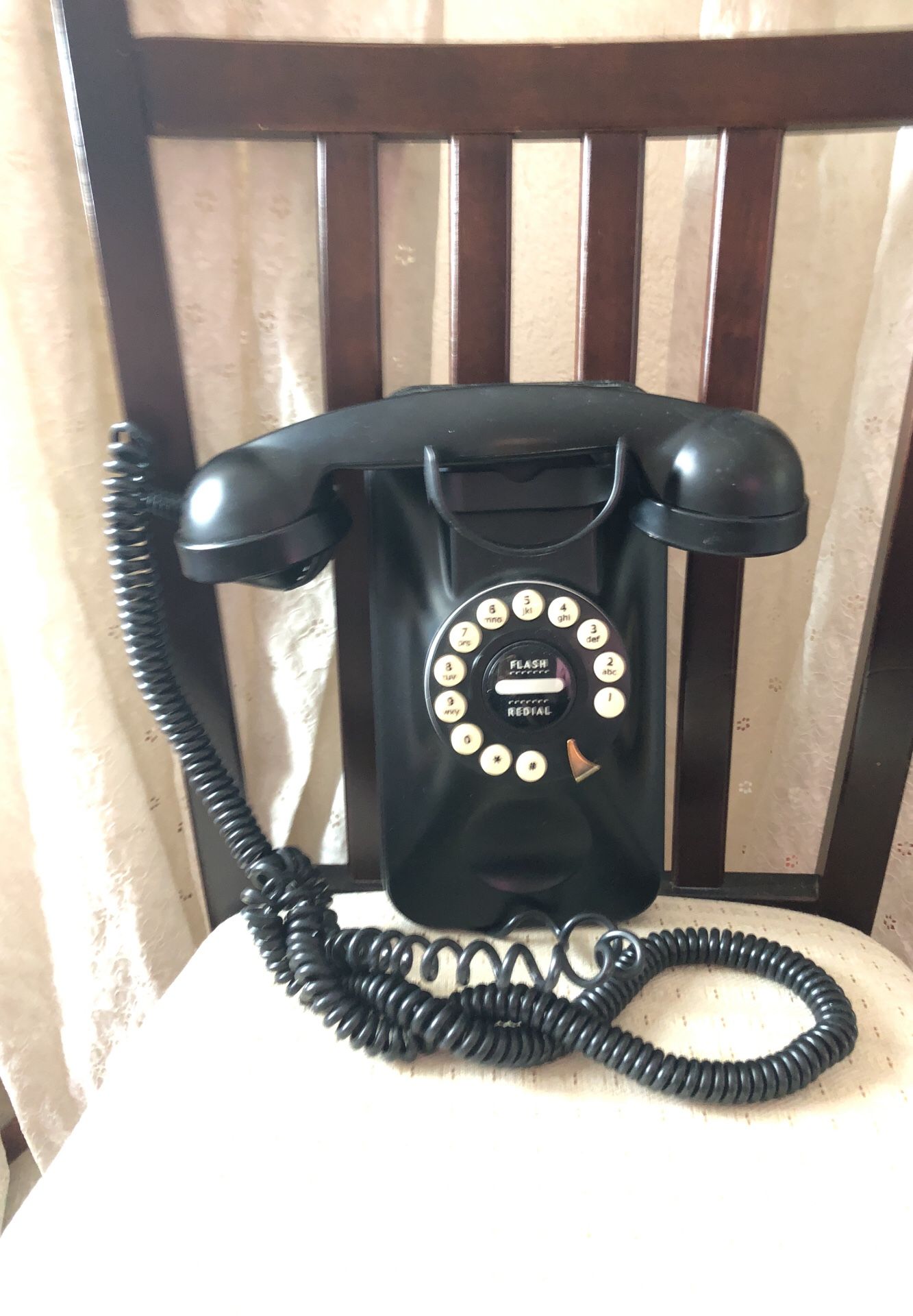 Grand wall phone