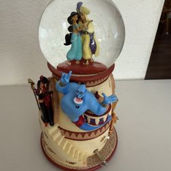 Disney Vintage Snow globe 