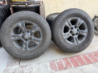 Toyota Tacoma Set Tires And Rims  265/70/17