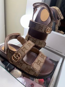 Women sandals