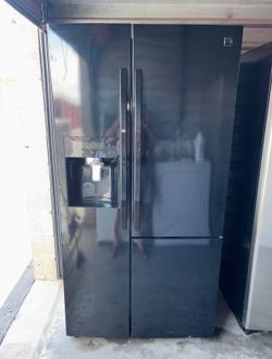 Black Kenmore Refrigerator And Freezer