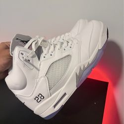White Jordan 5s size 9.5 men