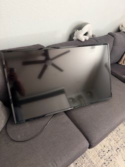Hitachi 32” flatscreen TV