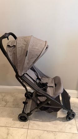 Travel stroller / foldable stroller