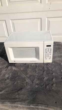 Small GE counter top microwave