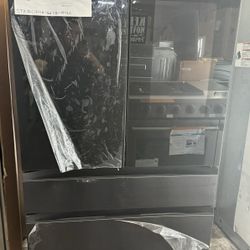 New Samsung Bespoke 29 cu. ft. 4-Door Smart Refrigerator with Family hub In Charcoal Glass-Matte Black Standard Depth