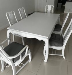 WHITE TABLE & 6 CHAIRS SET