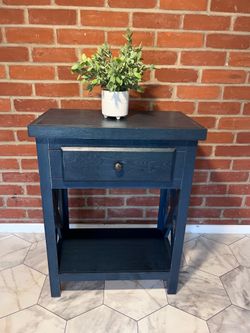 Farmhouse End Table / Accent Table – Made in Mexico – $80