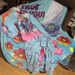 Trolls Blanket And Pijama Size 6