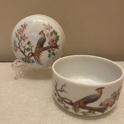 Beautiful in new condition vintage trinket box  Made in Germany. round shape porcelain. No damages or chips and cracks. Great for a gift