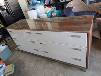 Modern 8-Drawer Dresser with Glass Top