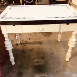 Antique Table 40” Long 25 1/2 Wide Leafs eExtended: 44 1/2 Wide Height 30 1/2