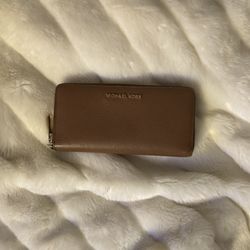 Micheal Kors Travel Zipper Wallet