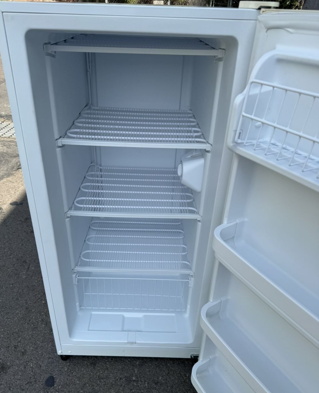 Freezing Upright 9 Cubic Free Local Delivery/30 Day Warranty