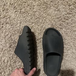 Yeezy Slides 
