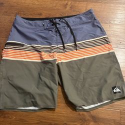 Quiksilver High Line Board Shorts size 36